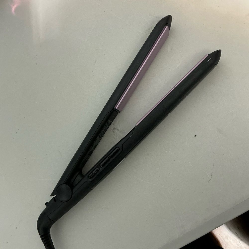 Remington 1 inch flat iron with digital thermometer